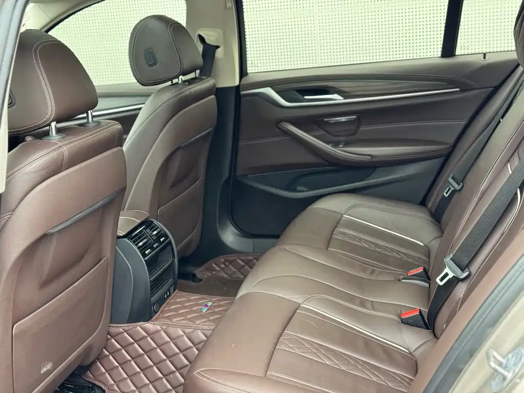 BMW 5 Series — фото 10