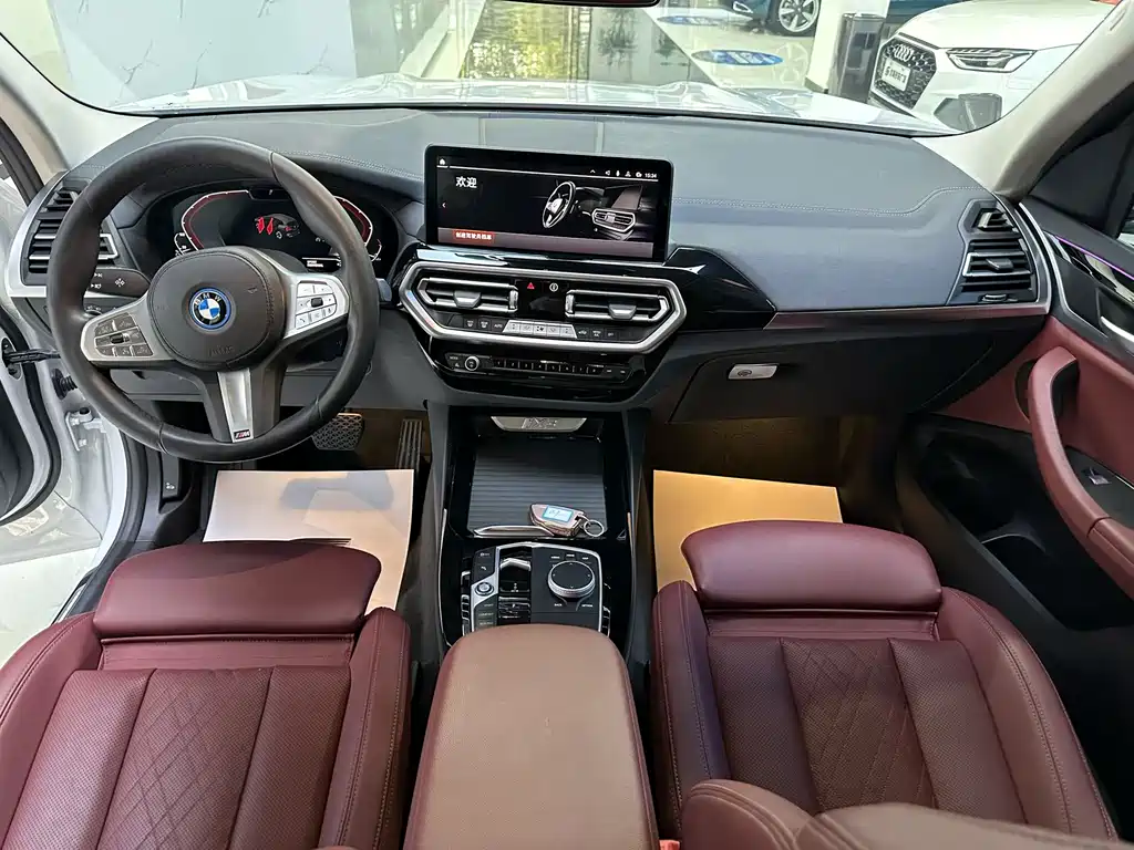 BMW iX3 — фото 6