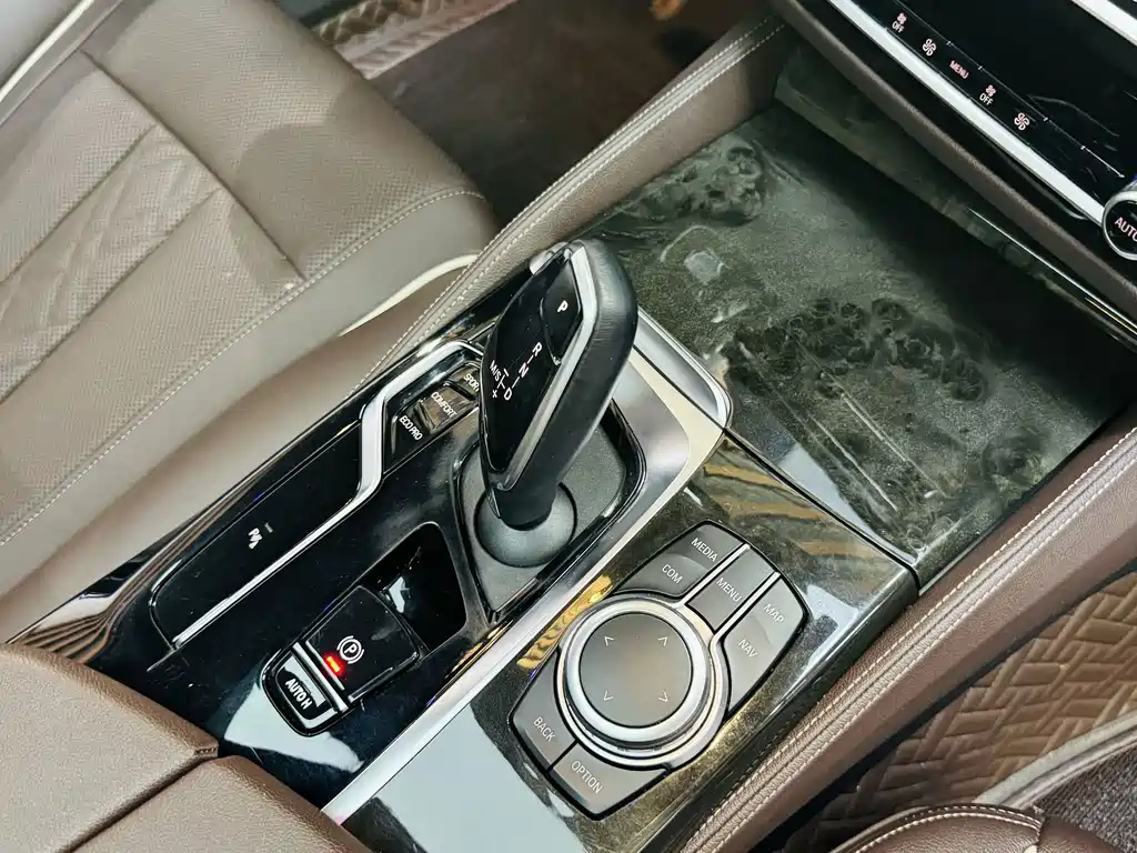 BMW 5 Series — фото 10