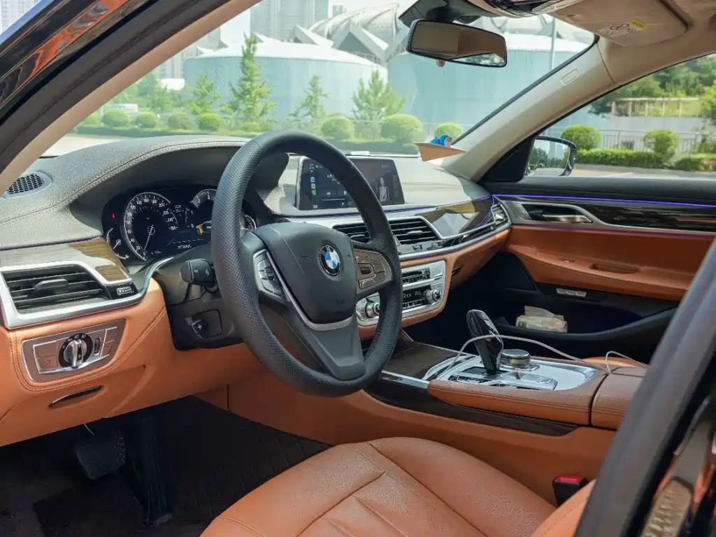 BMW 7 Series — фото 10