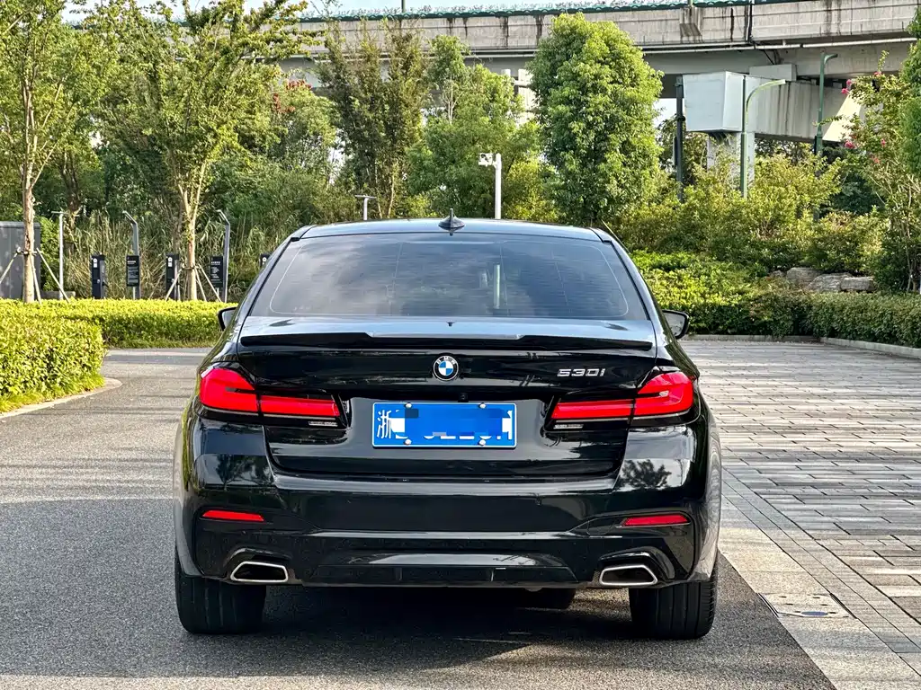 BMW 5 Series — фото 5