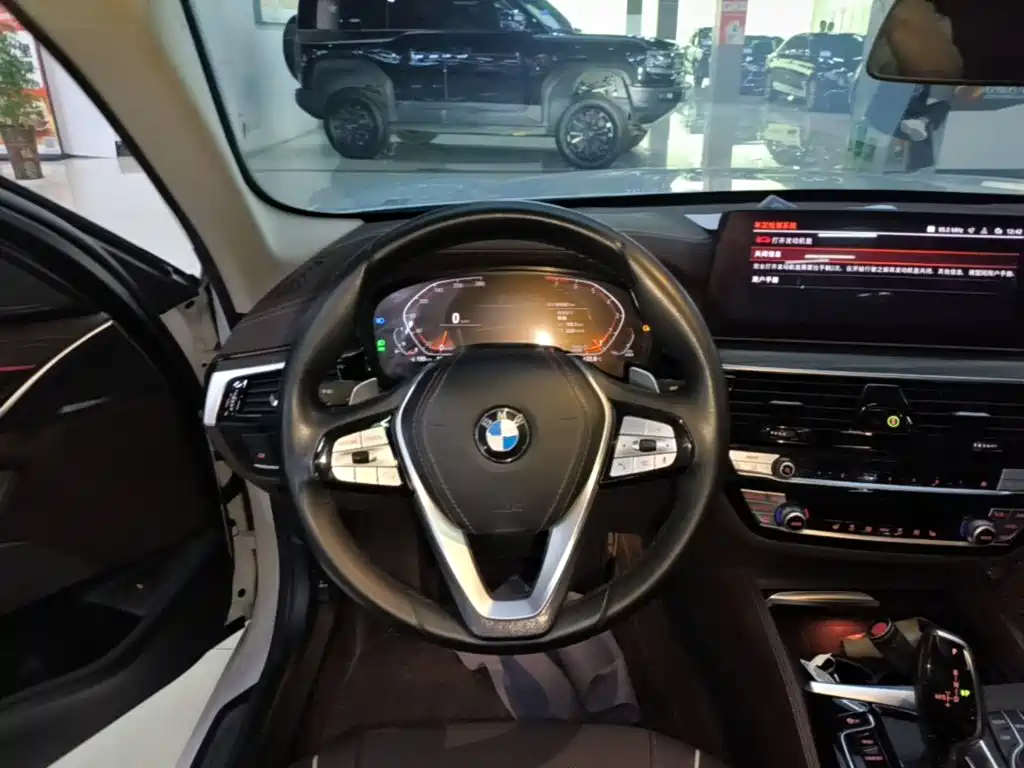 BMW 5 Series — фото 11