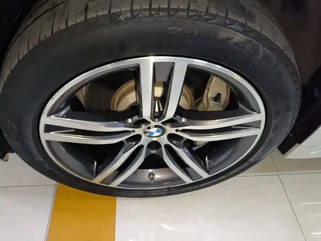 BMW 5 Series — фото 23