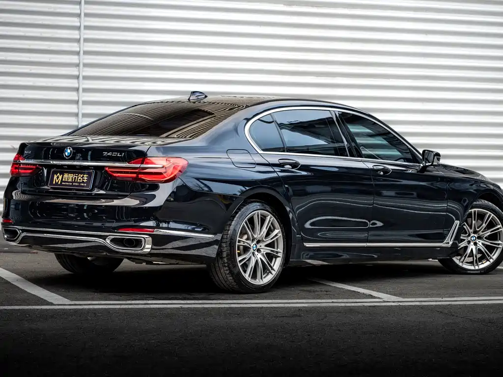 BMW 7 Series — фото 3