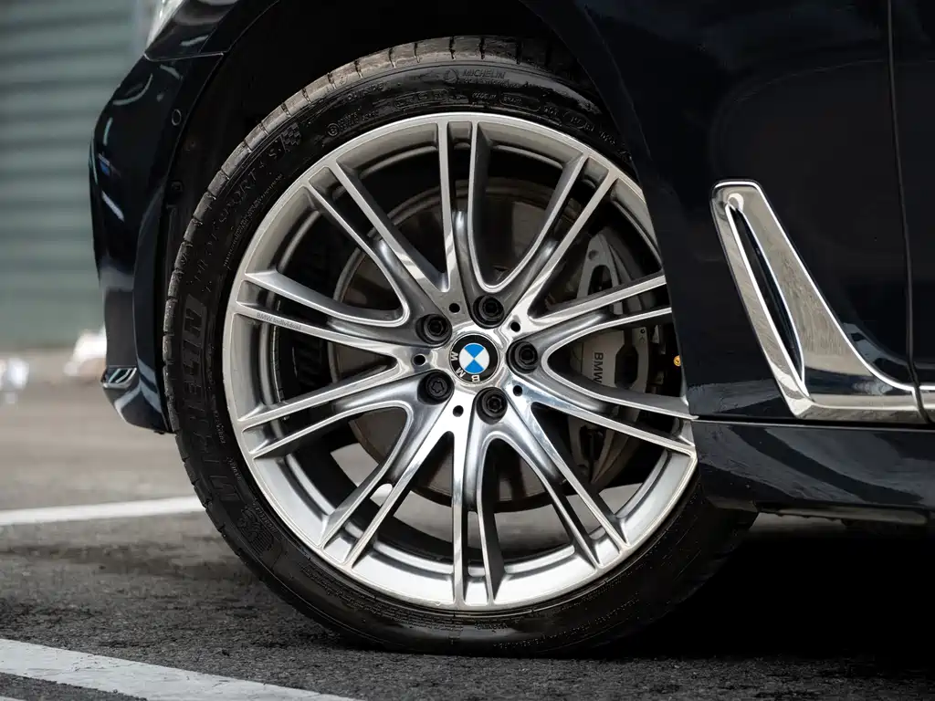 BMW 7 Series — фото 4