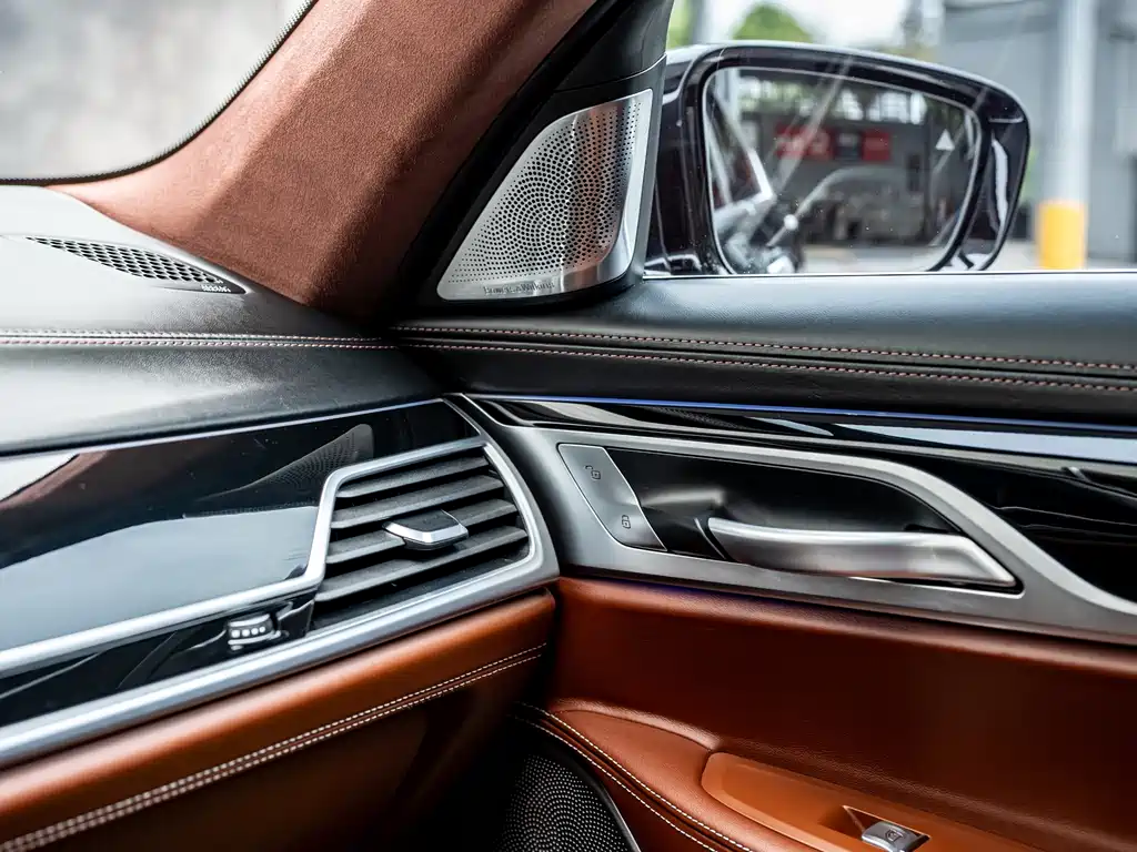 BMW 7 Series — фото 9