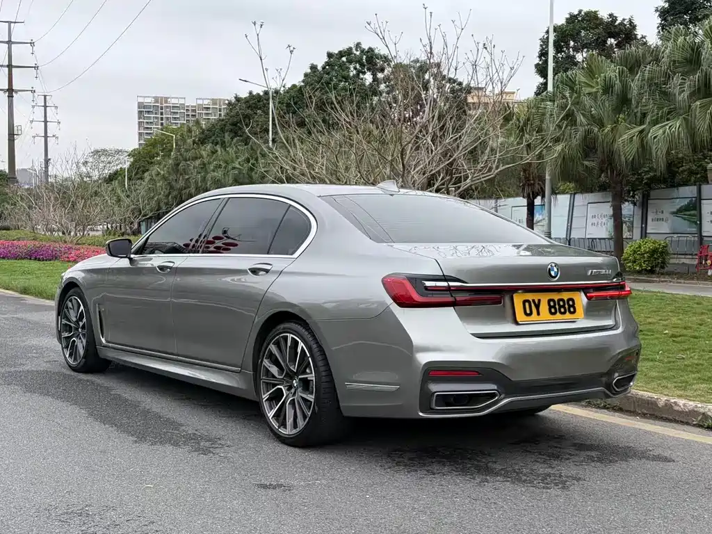 BMW 7 Series — фото 10