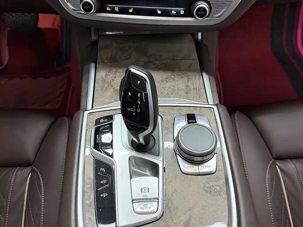 BMW 7 Series — фото 14