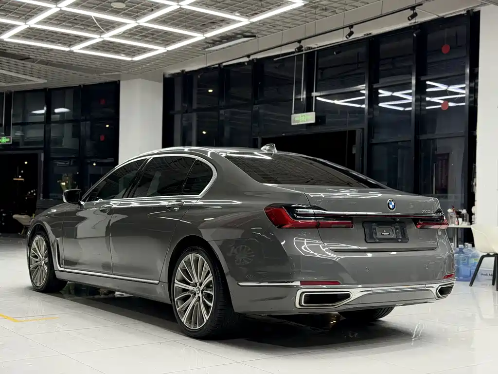 BMW 7 Series — фото 4