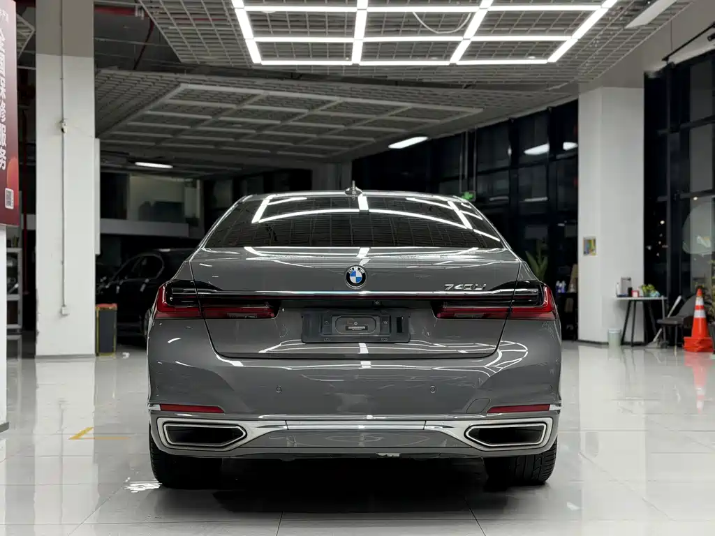 BMW 7 Series — фото 5