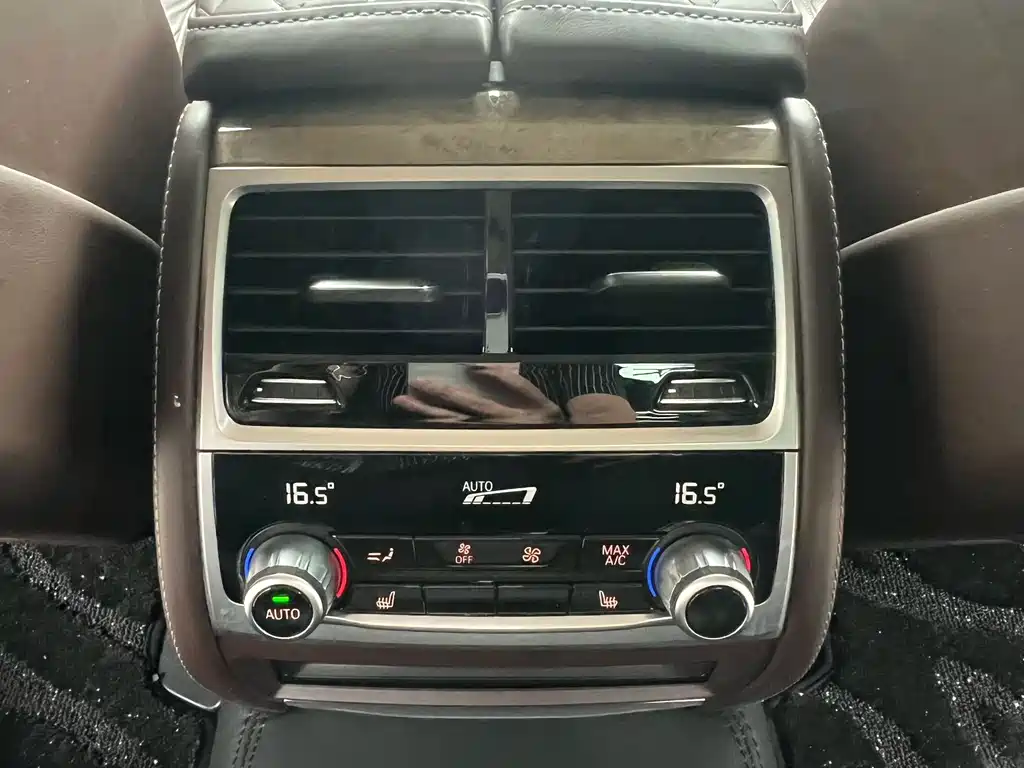 BMW 7 Series — фото 10