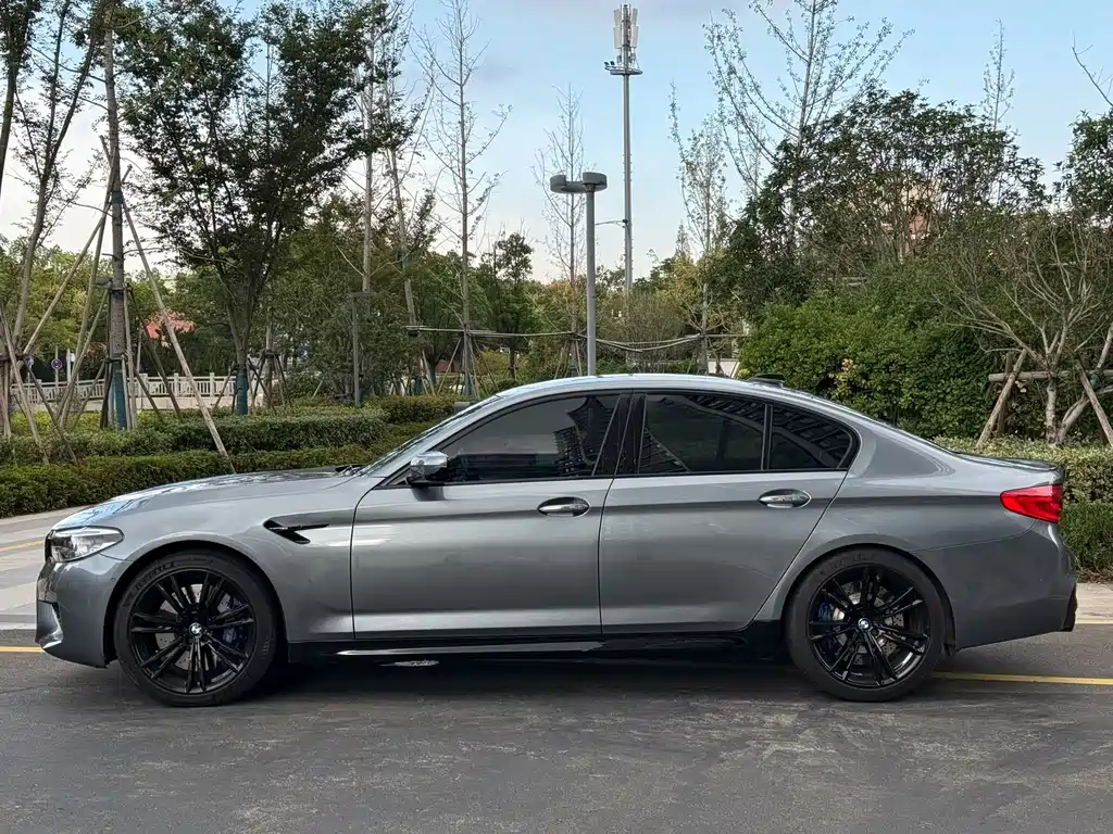 BMW M5 — фото 2