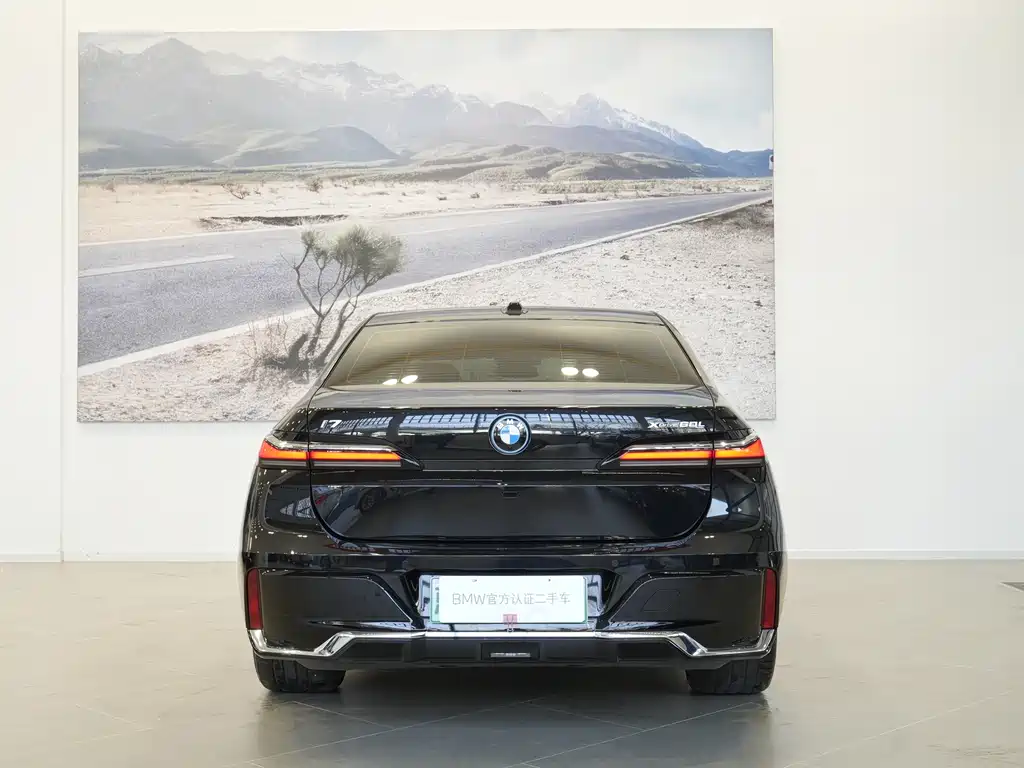 BMW i7 — фото 2