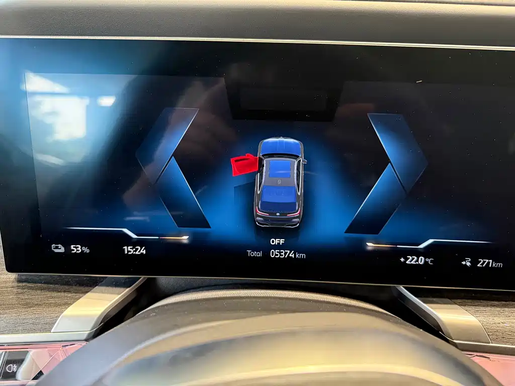 BMW i7 — фото 11