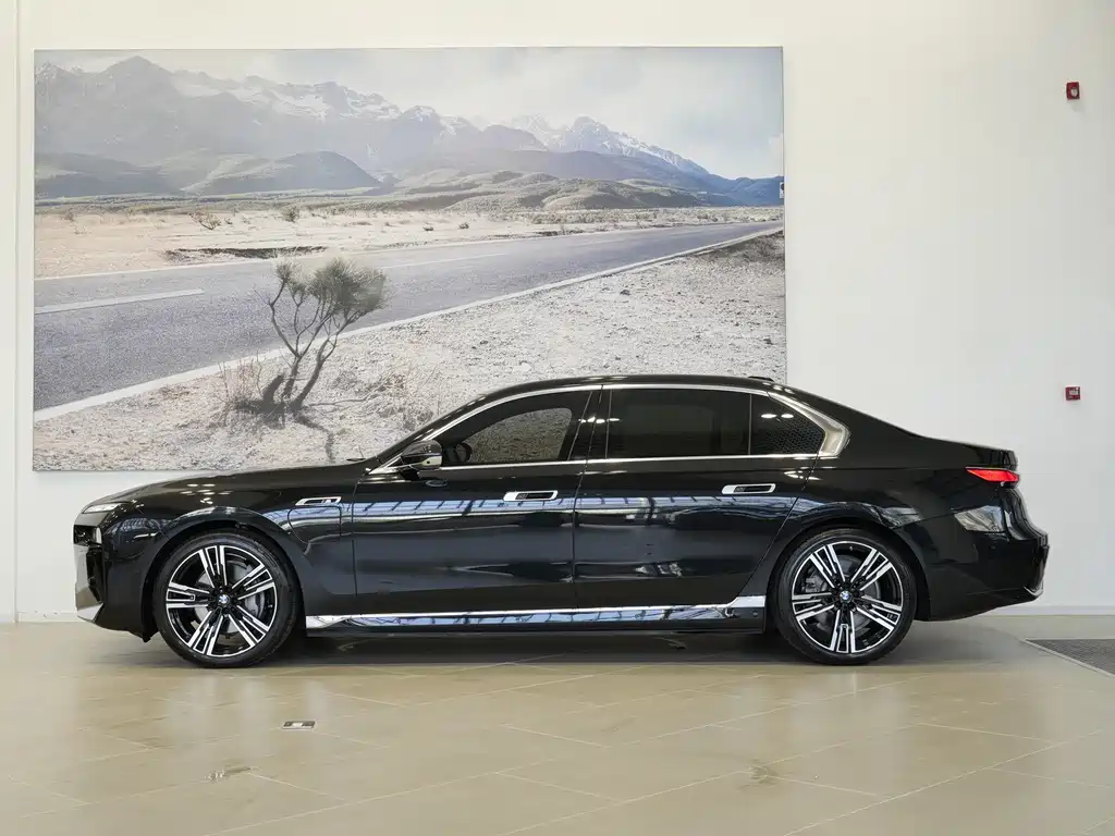 BMW i7 — фото 4
