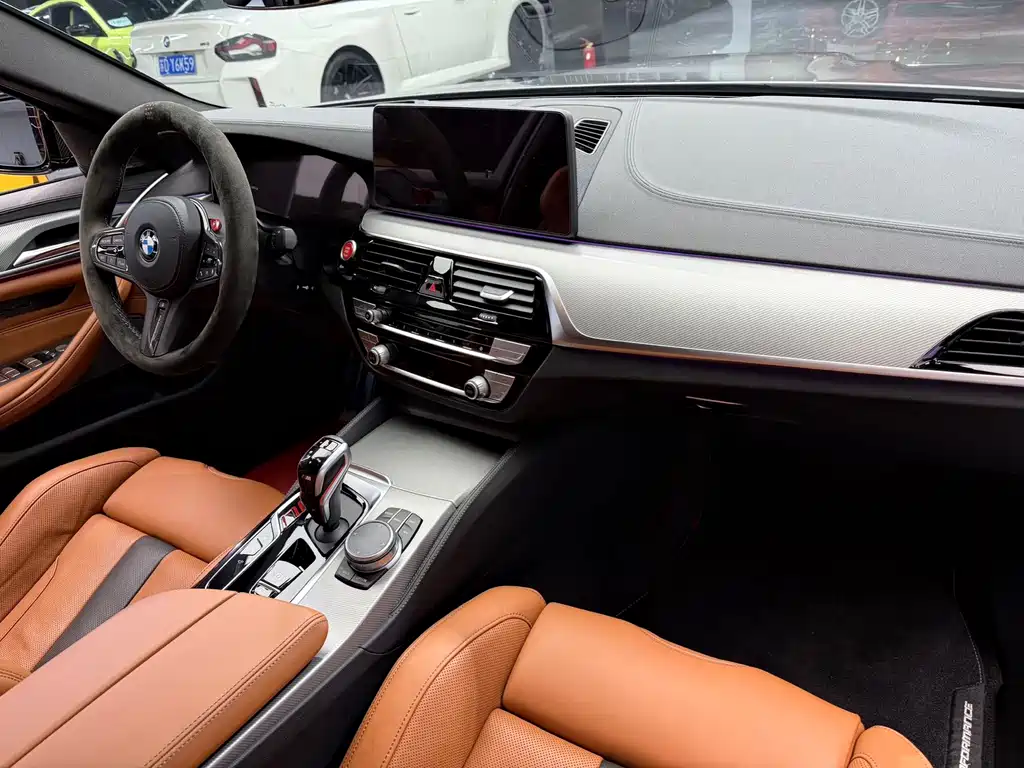 BMW M5 — фото 11