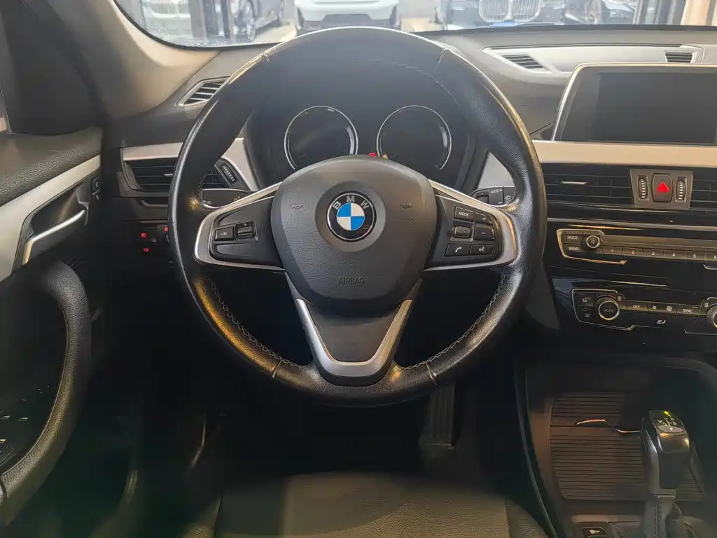 BMW X1 — фото 9