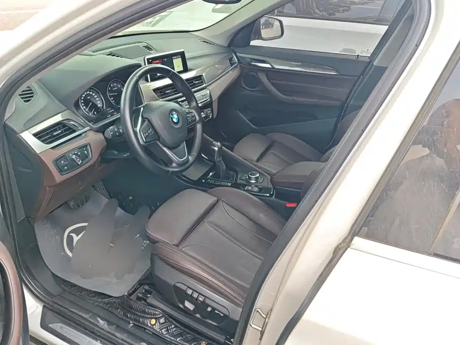 BMW X1 — фото 9