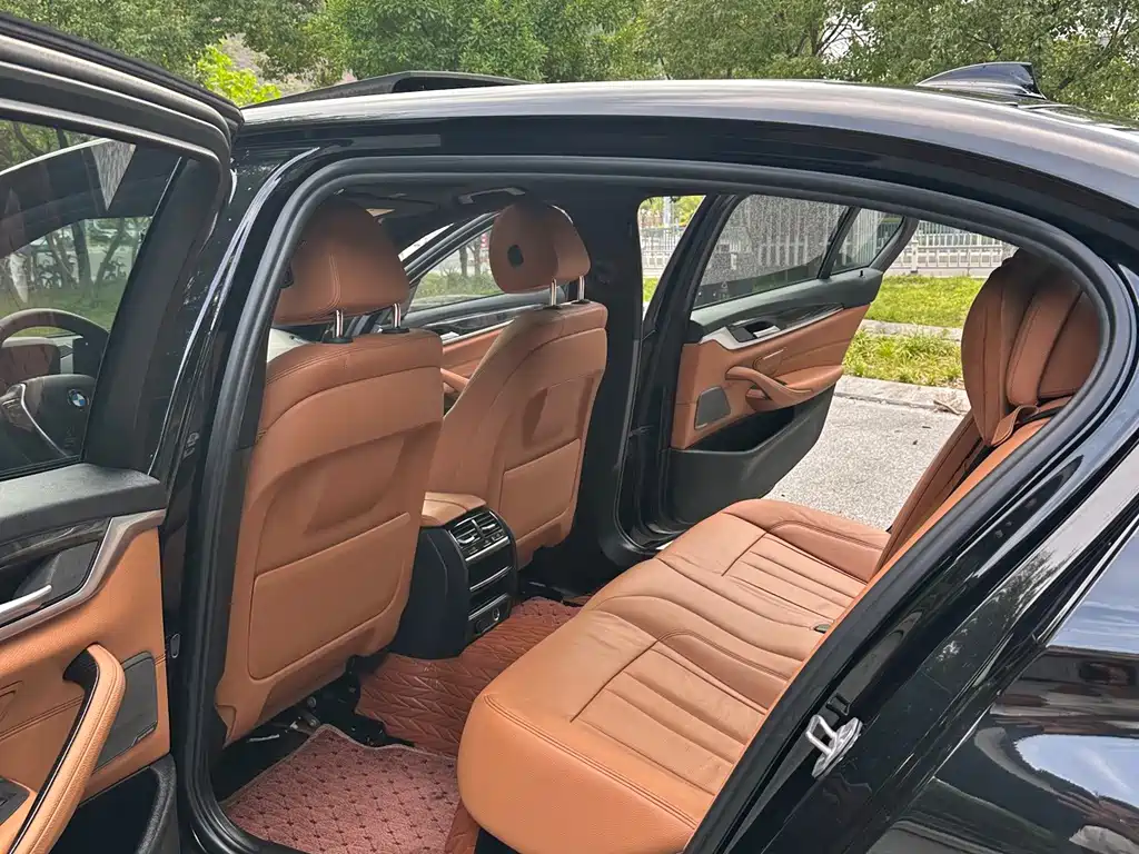 BMW 5 Series — фото 10