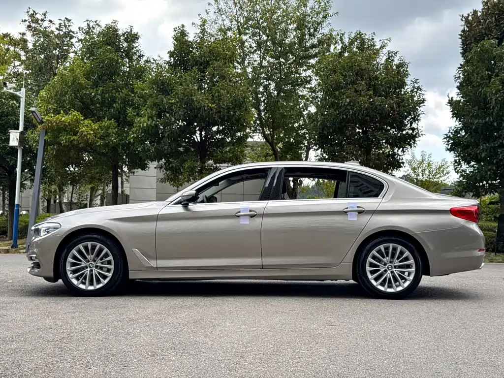 BMW 5 Series — фото 4