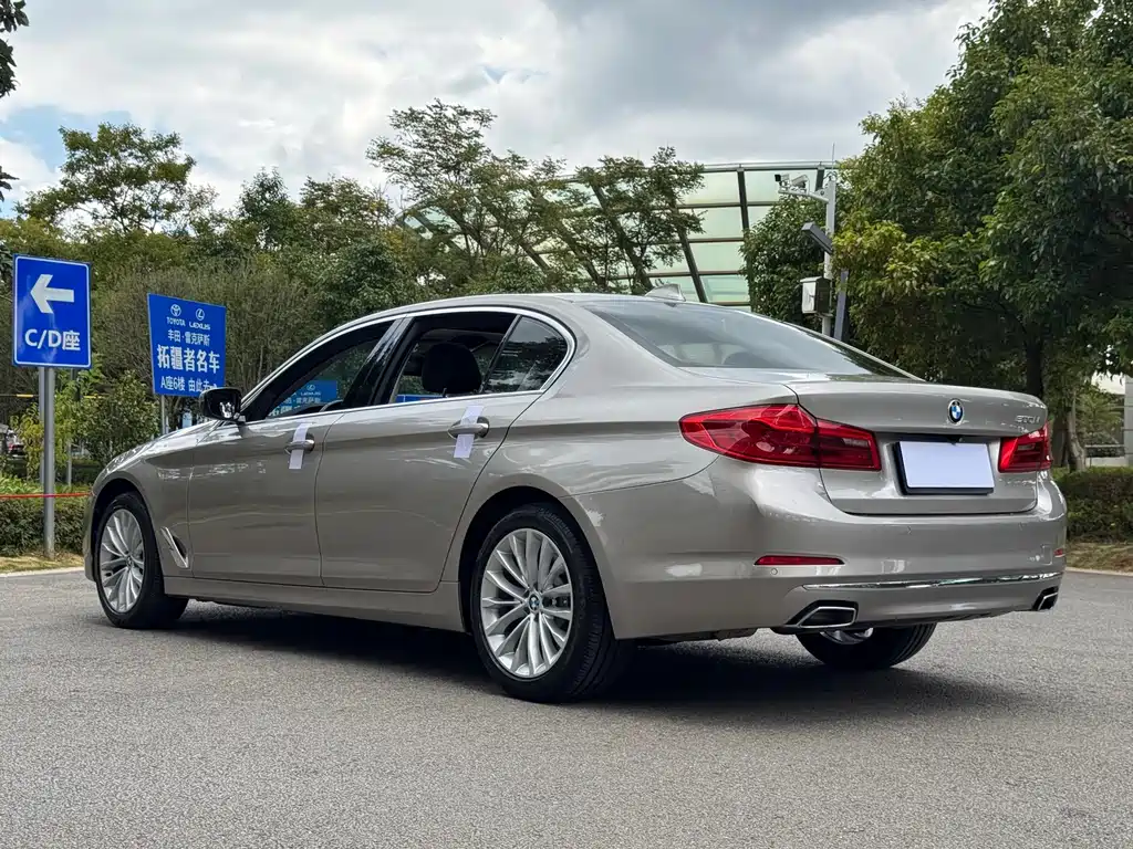 BMW 5 Series — фото 5