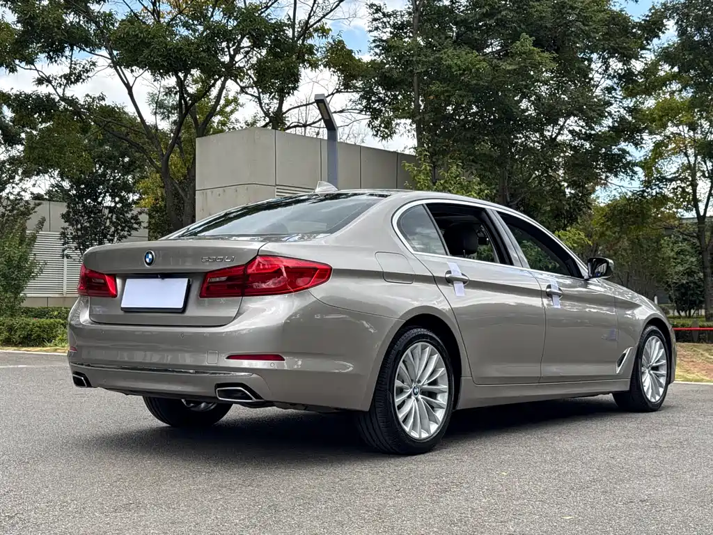 BMW 5 Series — фото 6