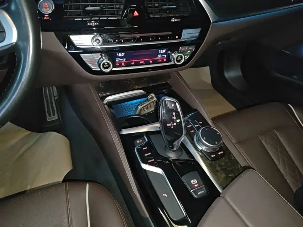 BMW 5 Series — фото 10