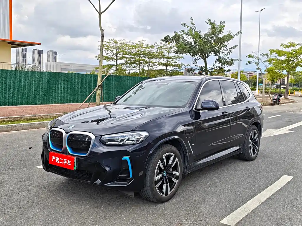 BMW iX3