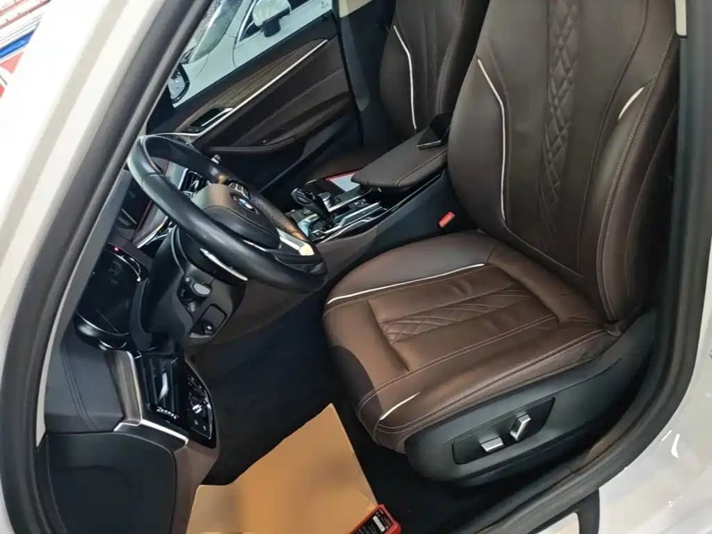 BMW 5 Series — фото 15
