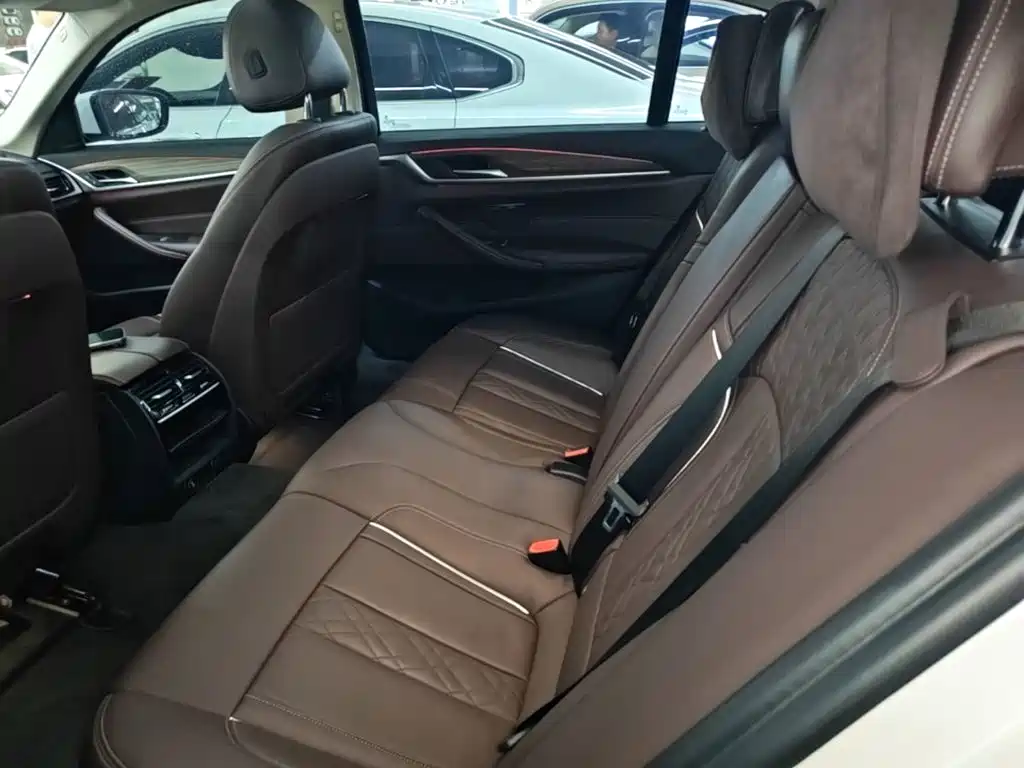 BMW 5 Series — фото 17