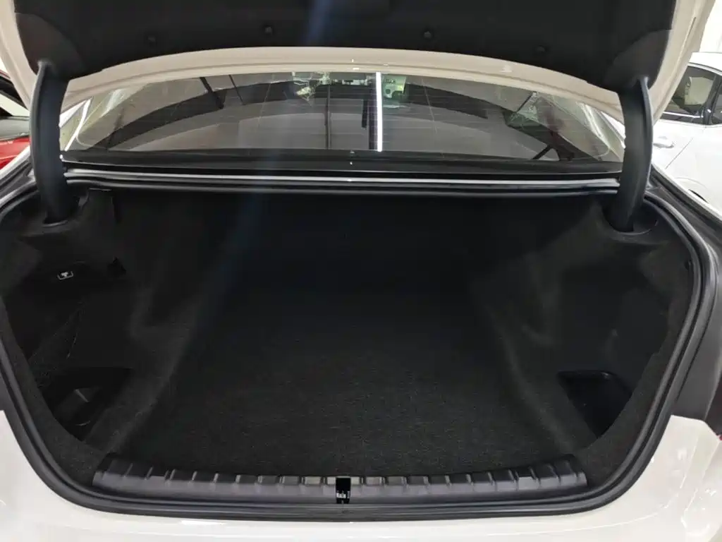 BMW 5 Series — фото 19