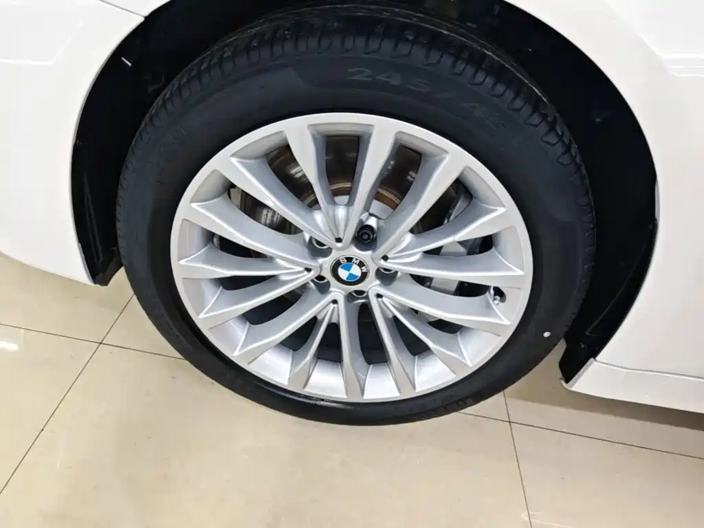 BMW 5 Series — фото 23