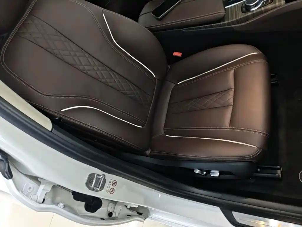 BMW 5 Series — фото 25