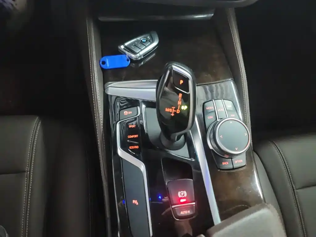 BMW 5 Series — фото 14