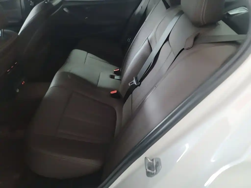 BMW 5 Series — фото 17