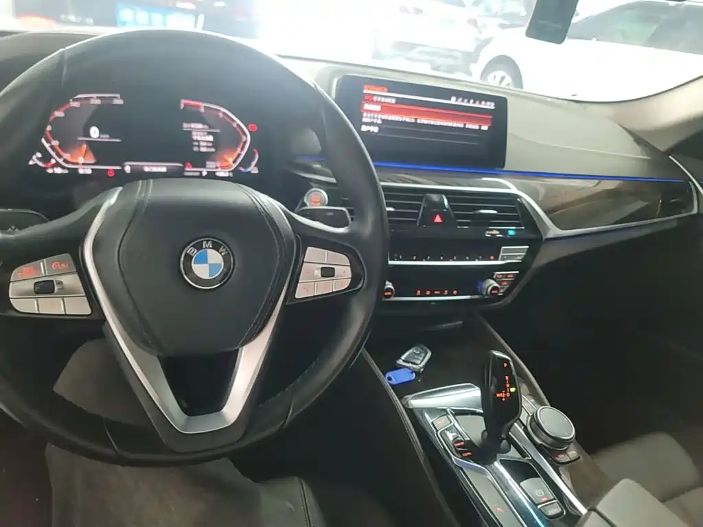 BMW 5 Series — фото 10