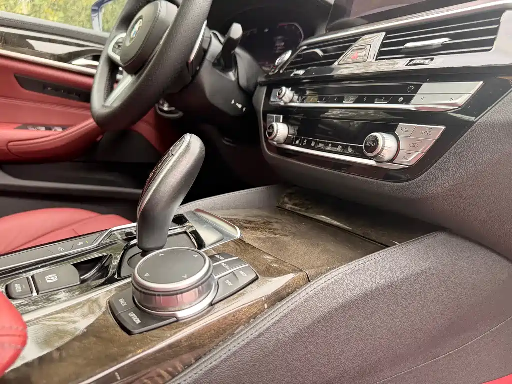BMW 5 Series — фото 11