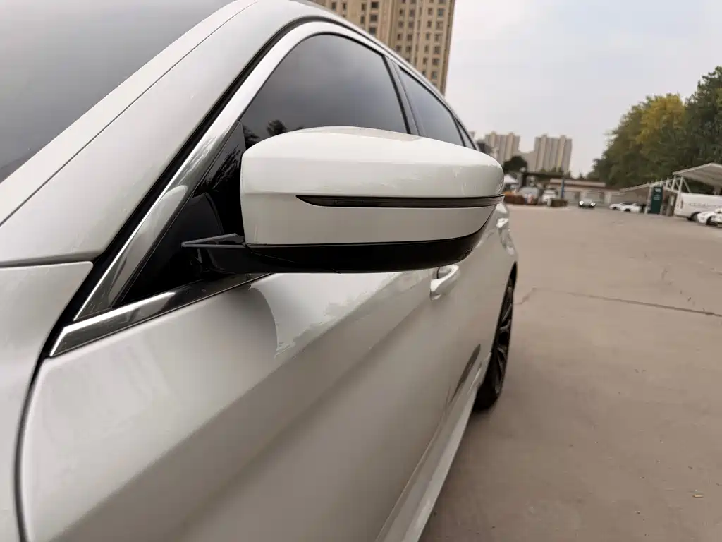 BMW 5 Series — фото 14