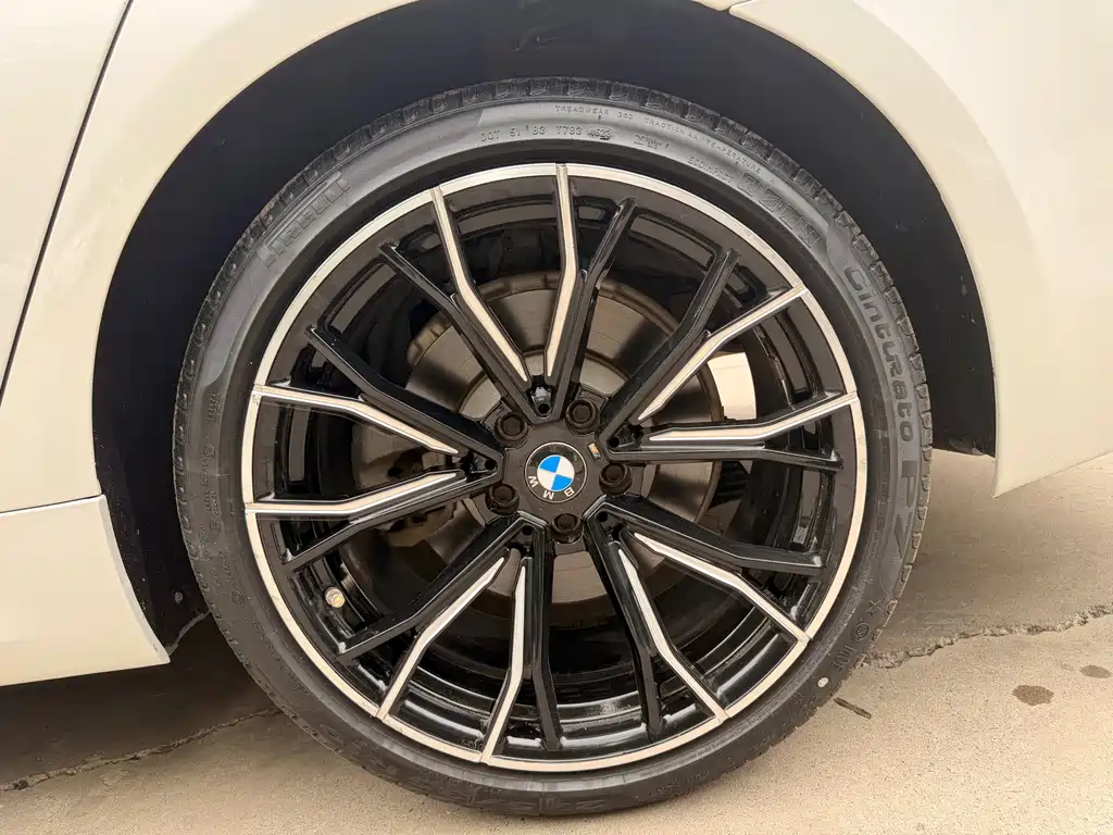 BMW 5 Series — фото 15