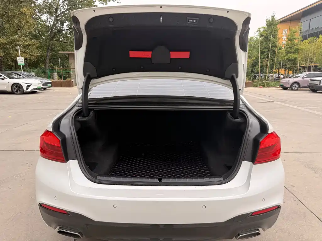 BMW 5 Series — фото 16
