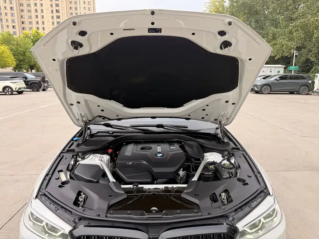 BMW 5 Series — фото 17