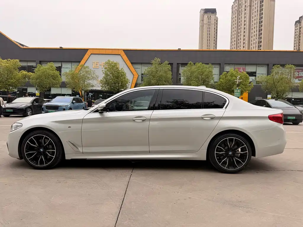BMW 5 Series — фото 18