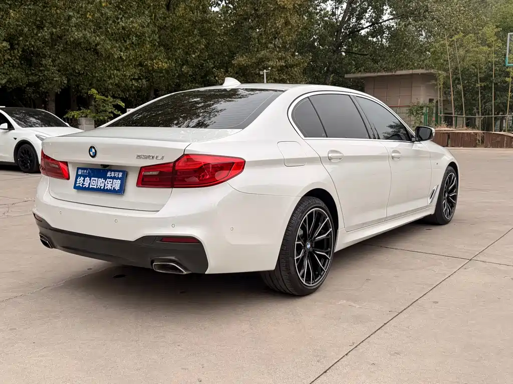 BMW 5 Series — фото 21