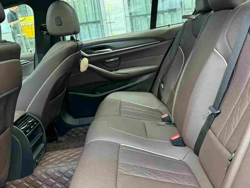 BMW 5 Series — фото 10