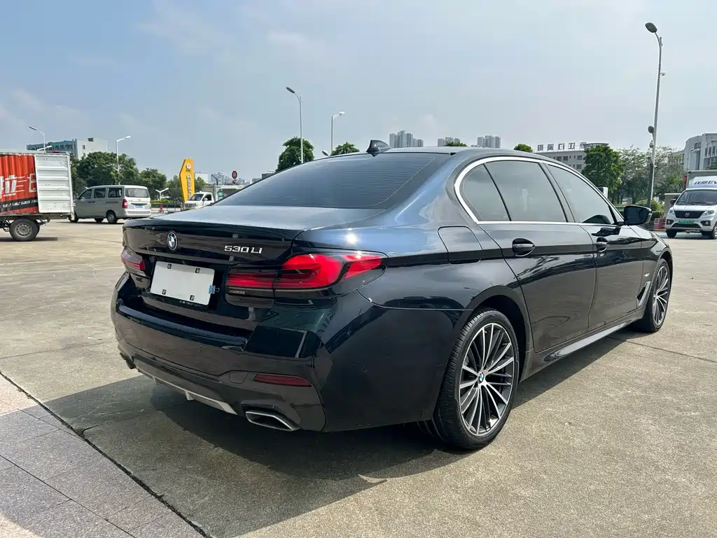 BMW 5 Series — фото 4
