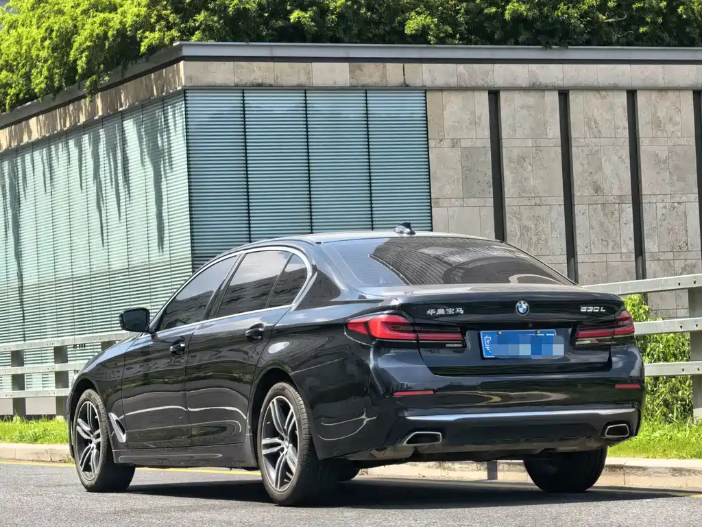 BMW 5 Series — фото 2