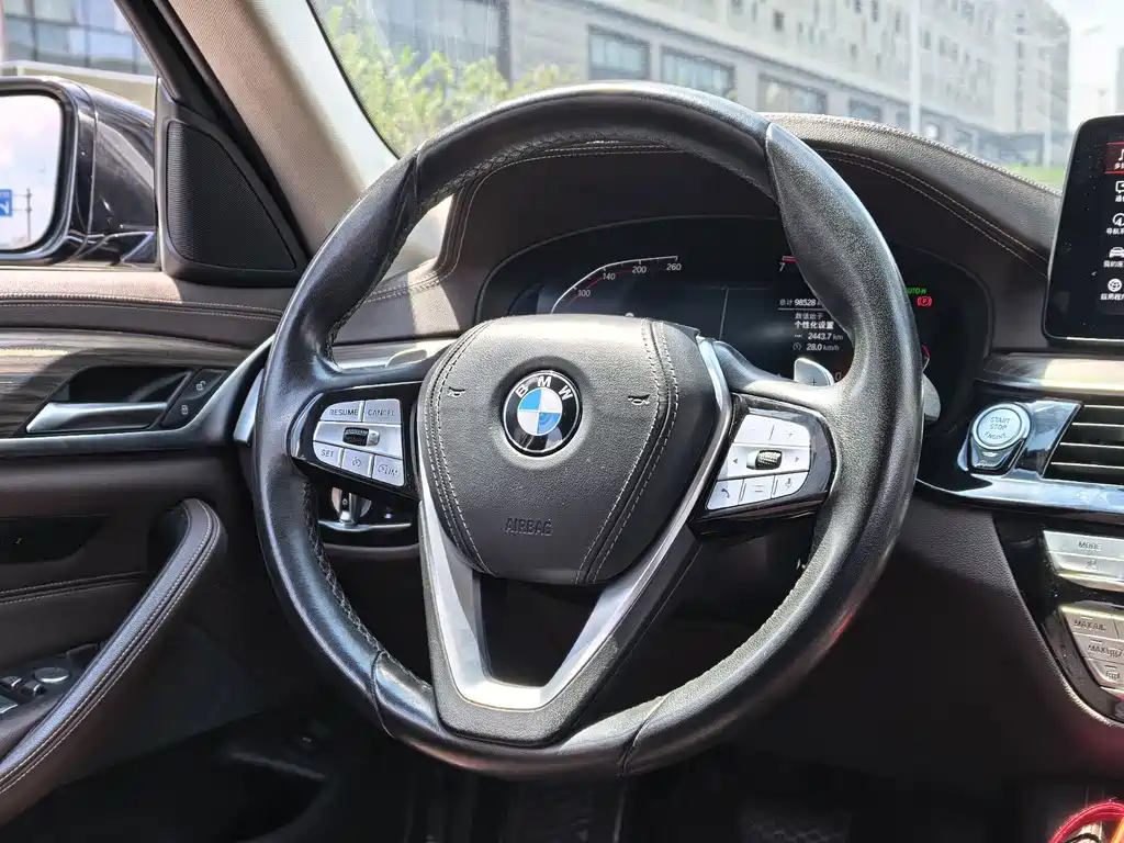 BMW 5 Series — фото 13