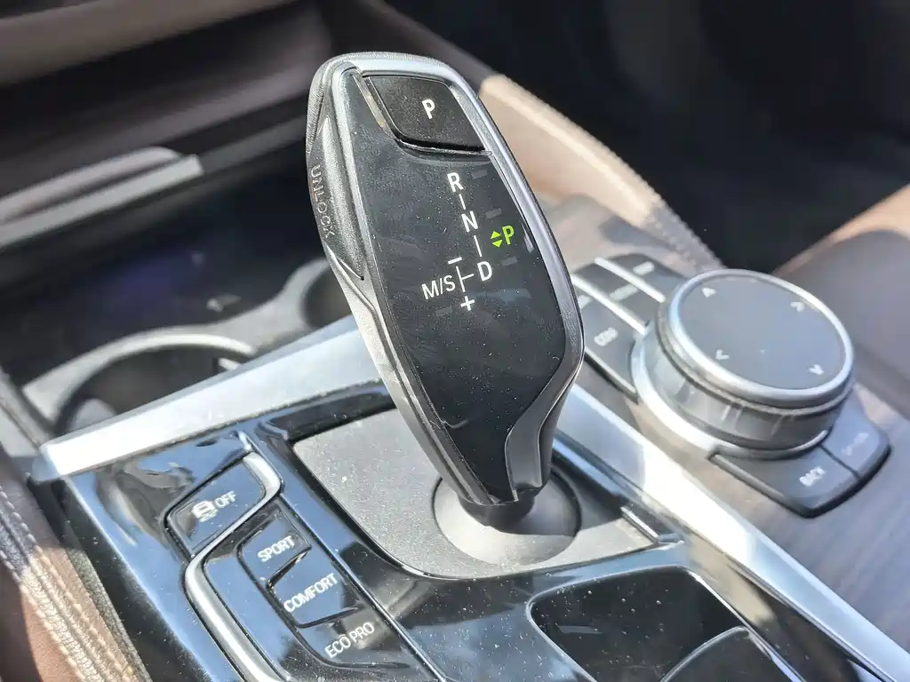 BMW 5 Series — фото 14