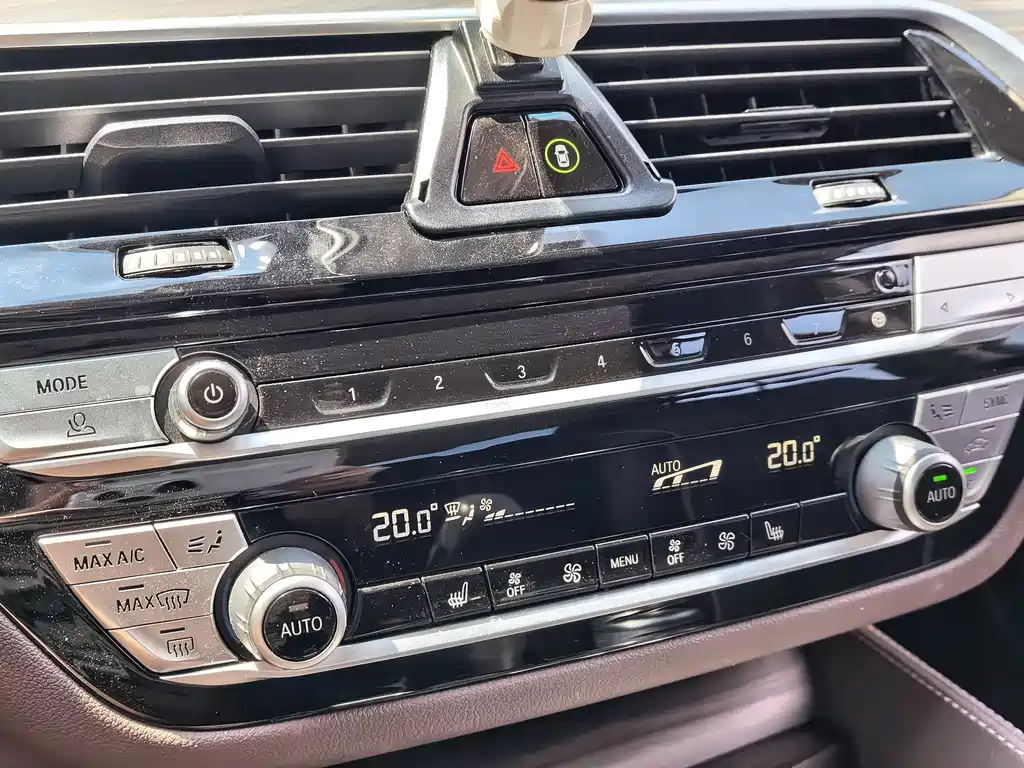 BMW 5 Series — фото 15