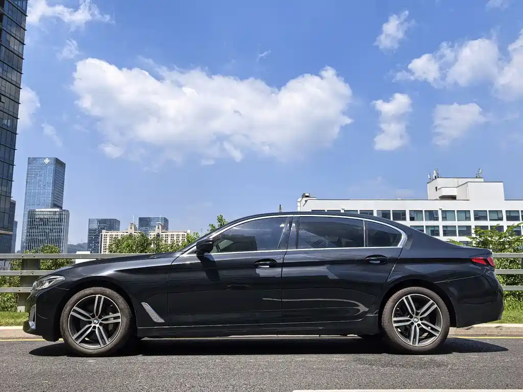BMW 5 Series — фото 3